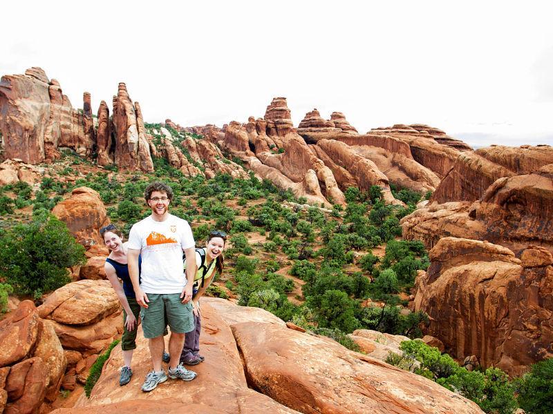 Hiking Broken Arch Loop 